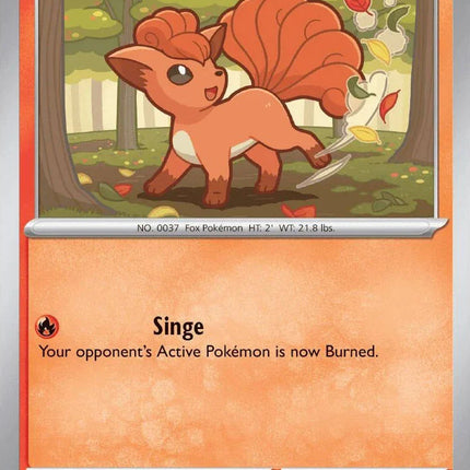 Carta individual Pokémon Vulpix 008/086 común, Basic, set ME4 Chaos Rising. Ilustración de Vulpix corriendo feliz en un bosque de otoño con hojas secas flotando por Yoshimoto Yoshimon - Thunder Cards México.