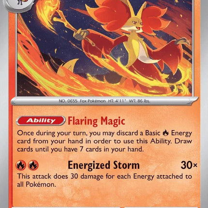 Carta individual de Pokémon TCG Delphox 013/086 rara, Stage 2, set ME4 Chaos Rising. Ilustración mística de Delphox rodeado por un vórtice de fuego dinámico por Gemi - Thunder Cards México.