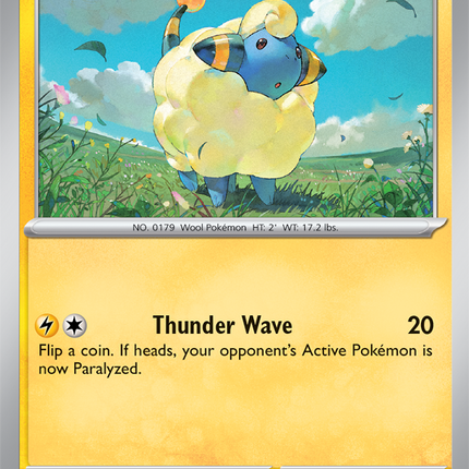 Carta individual Pokémon Mareep 027/086, rareza común, Basic Pokémon, 70 HP, set Chaos Rising (CRI). Ilustración con estilo artístico suave de Mareep parado en un campo verde floreado bajo un cielo nublado por UKUMO uiti - Thunder Cards México.