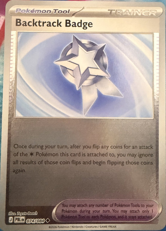 Carta individual Pokémon Backtrack Badge 074/084, set Pitch Black, en Thunder Cards México Reverse