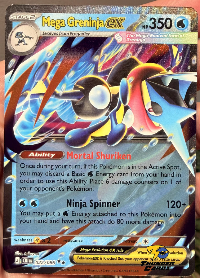 Carta individual Pokémon Mega Greninja EX Real 022/086, Double Rare, Stage 2, MEGA Evolution, 350 HP, set ME4 Chaos Rising. Ilustración dinámica de Mega Greninja EX lanzando un shuriken de agua por takuyoa - Thunder Cards México.