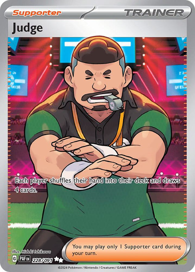 Carta Individual Pokémon Judge 228/091, Supporter Trainer, set Paldean Fates, Ilustración de Hideki Ishikawa- Thunder Cards México
