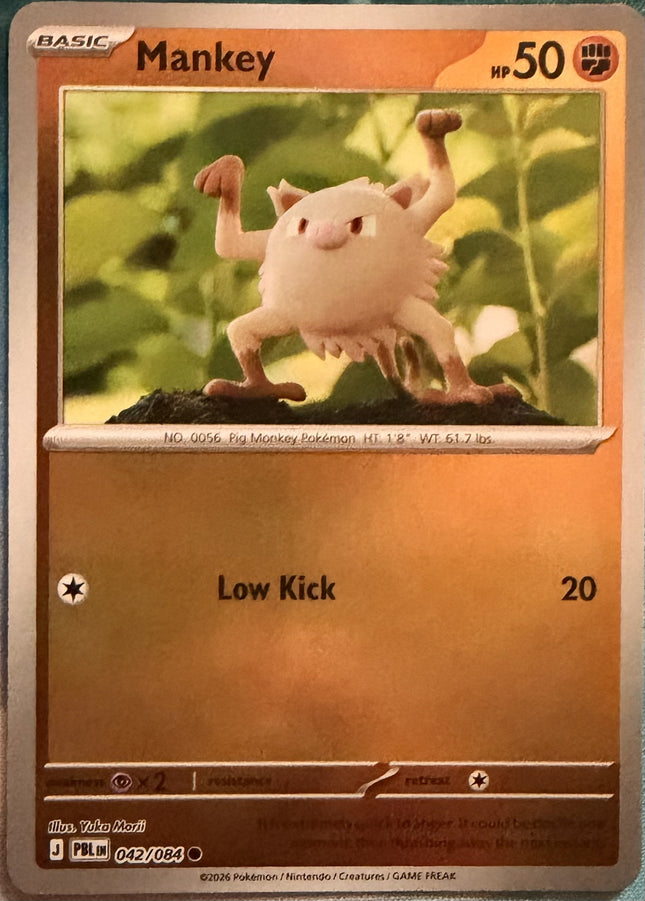 Carta individual Pokémon Mankey 042/084, set Pitch Black, en Thunder Cards México Reverse