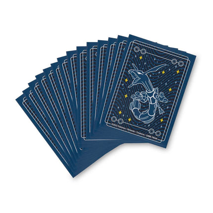 Paquete oficial de micas protectoras Pokémon Center de la colección Rayquaza Among the Stars con diseño del Pokémon Legendario en el cielo nocturno.