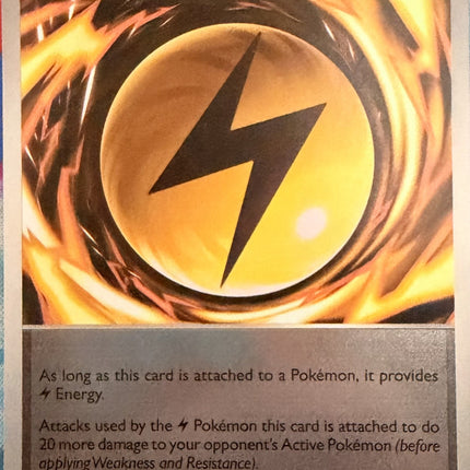 Carta individual Voltaic Lightning Energy 084/084, set Pitch Black, en Thunder Cards México Reverse Holo