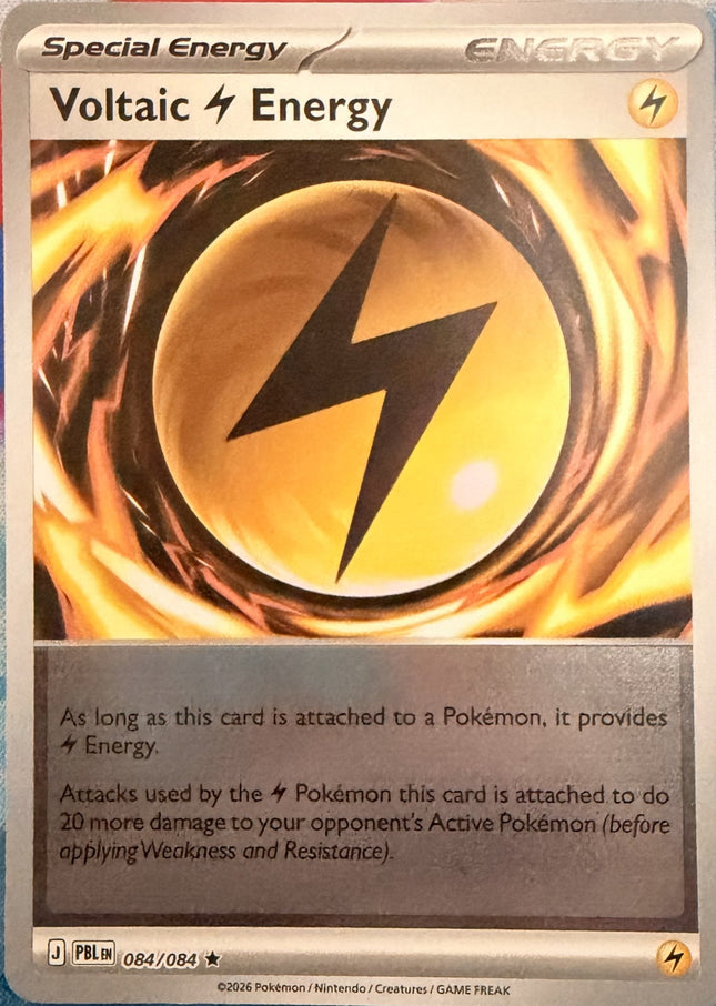 Carta individual Voltaic Lightning Energy 084/084, set Pitch Black, en Thunder Cards México Reverse Holo