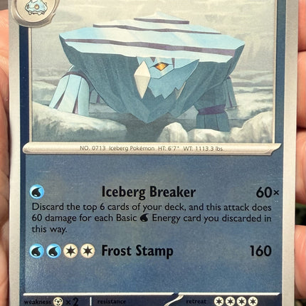 Carta individual Pokémon Avalugg Reverse 024/086, rareza infrecuente, Stage 1, 160 HP, set Chaos Rising (CRI). Ilustración de Avalugg en un paisaje de bloques de hielo por Tomoki Sone - Thunder Cards México
