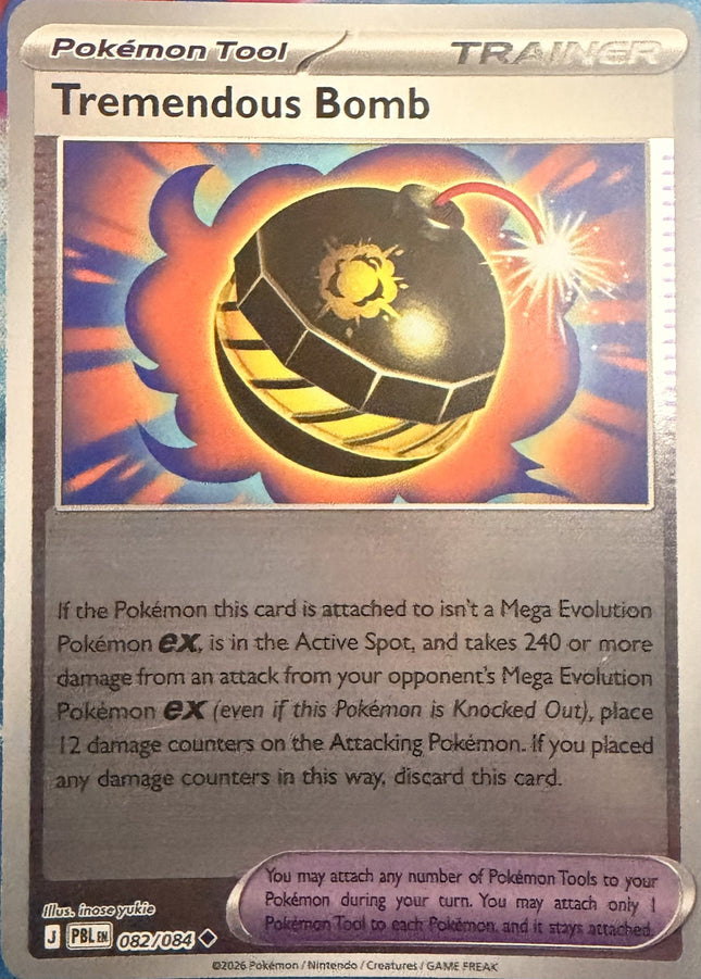 Carta individual Tremendous Bomb  082/084, set Pitch Black, en Thunder Cards México Reverse
