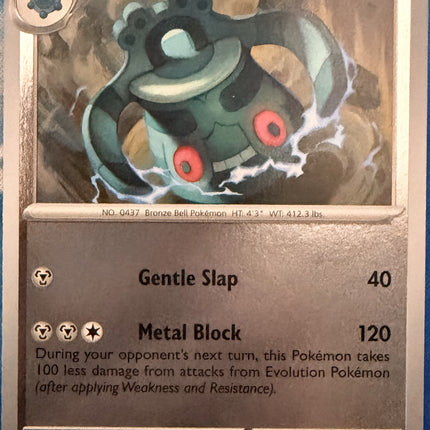 Carta individual Pokémon Bronzong 064/084, set Pitch Black, en Thunder Cards México Reverse