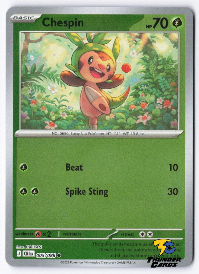Carta individual Pokémon Chespin Reverse 005/086 común, Basic, set ME4 Chaos Rising. Ilustración alegre de Chespin en un bosque iluminado por el sol, por HACCAN - Thunder Cards México.
