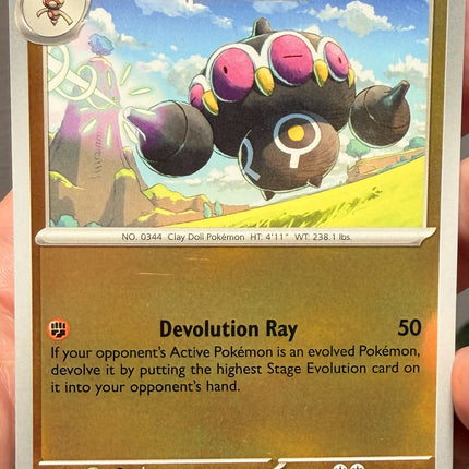 Carta Individual Pokémon Claydol Reverse 047/086, Stage 1 Pokémon 120 HP, set Chaos Rising, Ilustración de Oswaldo KATO - Thunder Cards México