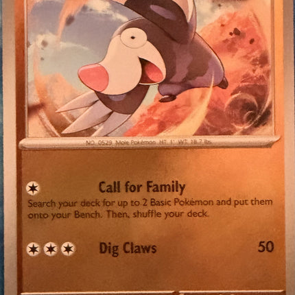 Carta individual Pokémon Drilbur 046/084, set Pitch Black, en Thunder Cards México Reverse