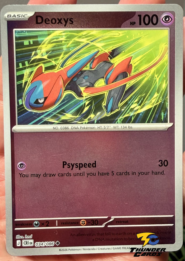 Carta individual Pokémon Deoxys Reverse 034/086, rareza infrecuente, Basic Pokémon, 100 HP, set Chaos Rising (CRI). Ilustración dinámica de Deoxys en Forma Velocidad cruzando una zona cibernética con destellos verdes por hncl - Thunder Cards México.