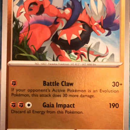 Carta individual Pokémon Koraidon 047/084, set Pitch Black, en Thunder Cards México Reverse Holo