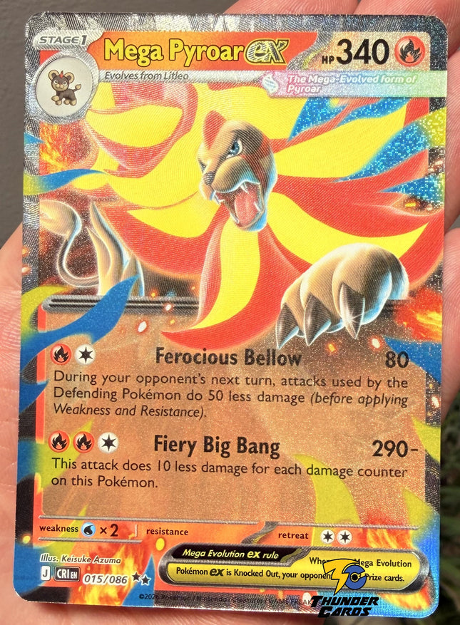 Carta individual de Pokémon TCG Mega Pyroar EX 015/086 Double Rare, MEGA Evolution, set ME4 Chaos Rising. Ilustración de Mega Pyroar EX rugiendo rodeado de llamas intensas por Ryota Murayama - Thunder Cards México.
