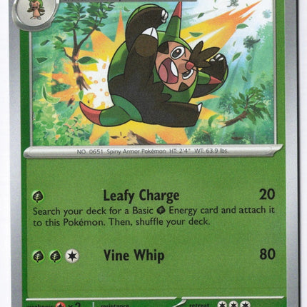 Carta individual Pokémon Quilladin Reverse 006/086 común, Stage 1, set ME4 Chaos Rising. Ilustración dinámica de Quilladin usando un ataque en el bosque por Hideki Ishikawa - Thunder Cards México.