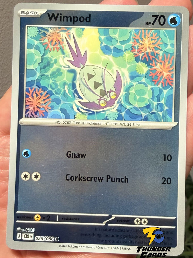 Carta individual Pokémon Wimpod Reverse 025/086, rareza común, Basic Pokémon, 70 HP, set Chaos Rising (CRI). Ilustración con estilo artístico plano de Wimpod nadando en aguas poco profundas sobre corales por 0313 - Thunder Cards México.